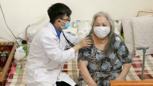Khám Chữa Bệnh Tại Nhà Cho Người Già