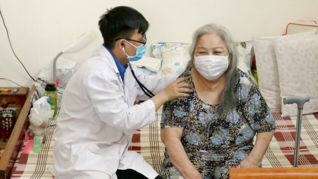 Khám Chữa Bệnh Tại Nhà Cho Người Già
